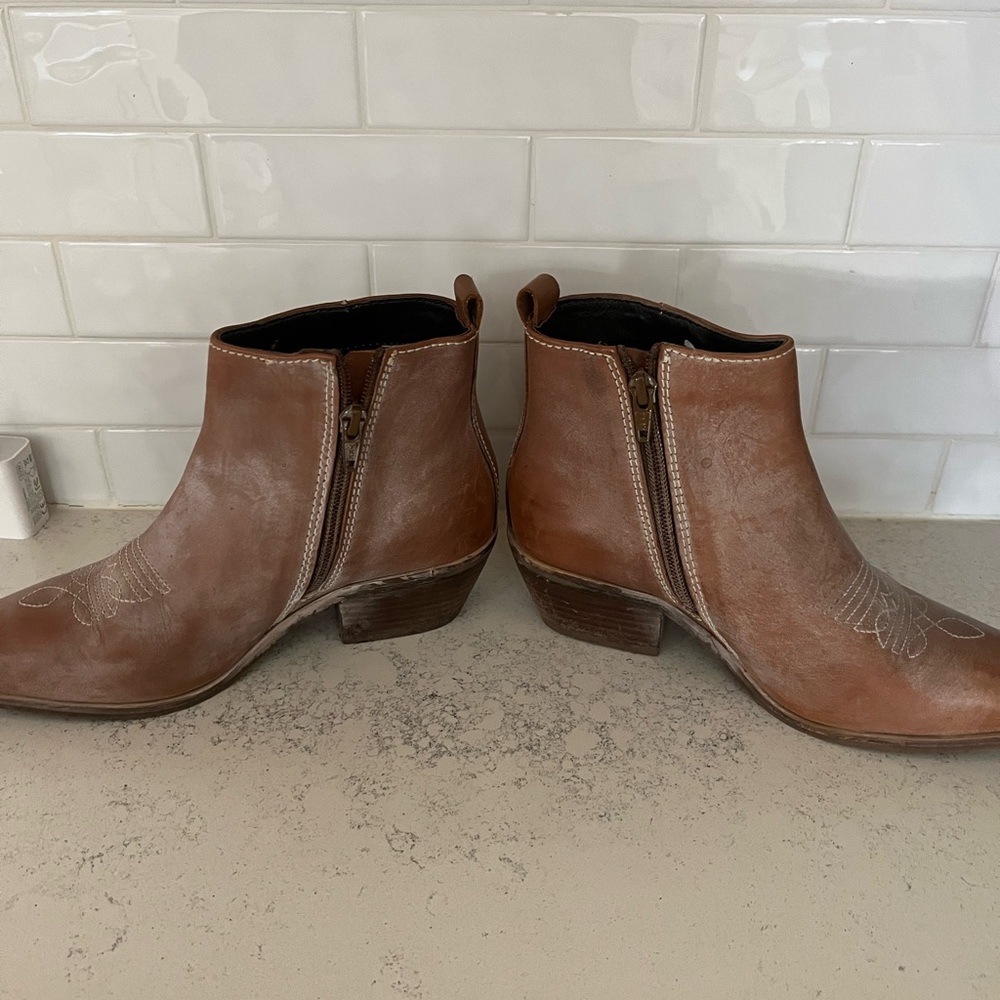 Roan cowboy bootie size 7 - Picture 3 of 6